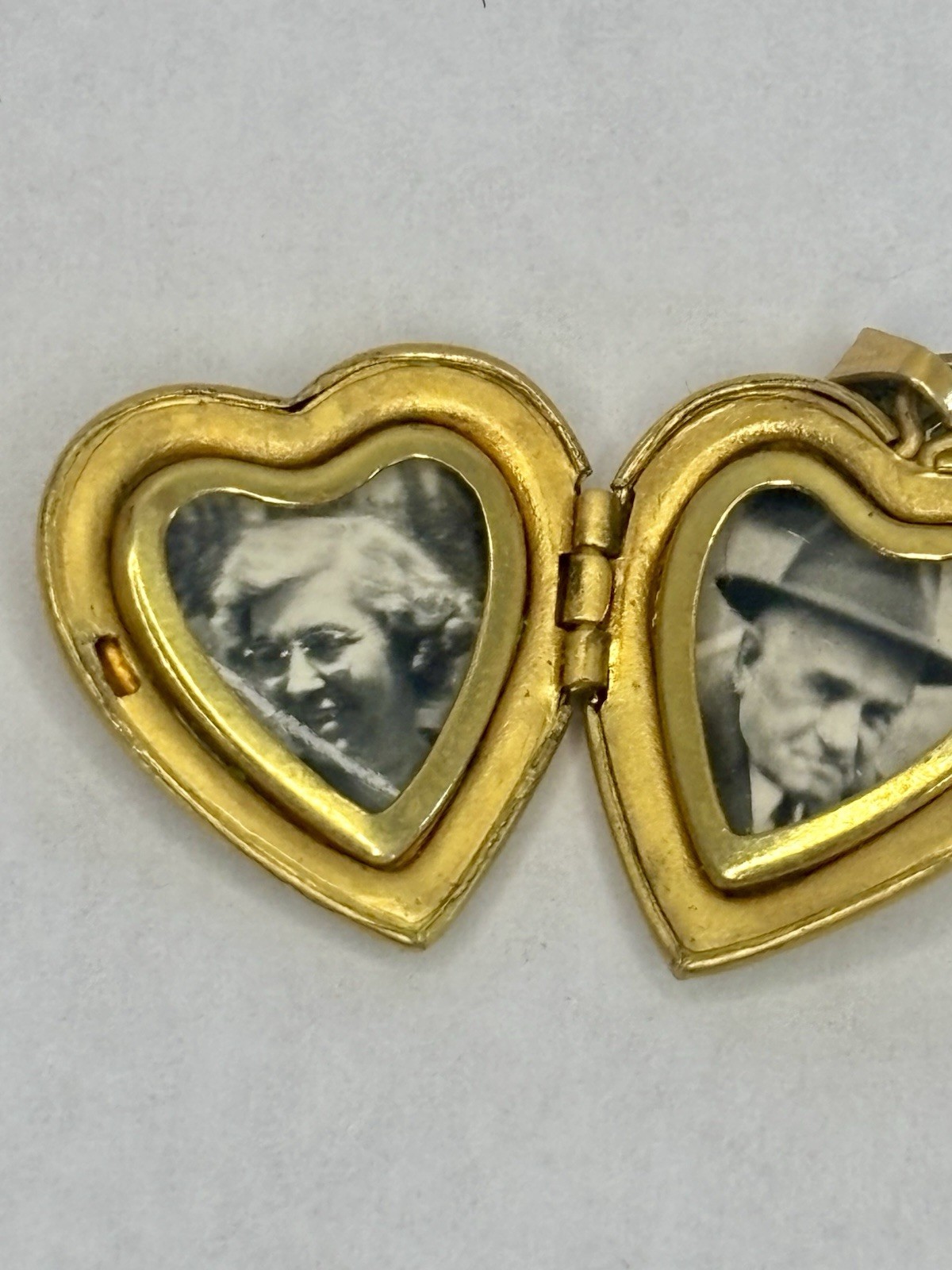 Antique 12 Karat Gold Filled Heart Shaped Locket, Good Condition