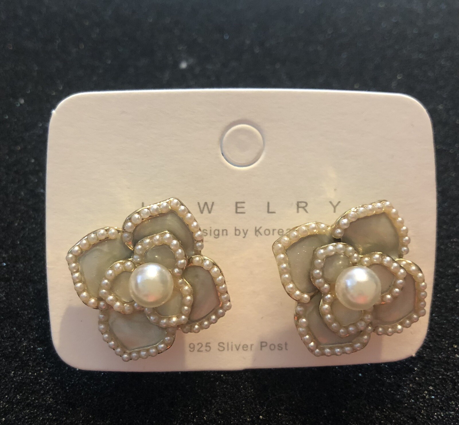Contemporary Beaded Flower Shape Earrings Fashion Costume Jewelry 8422 12124S1D