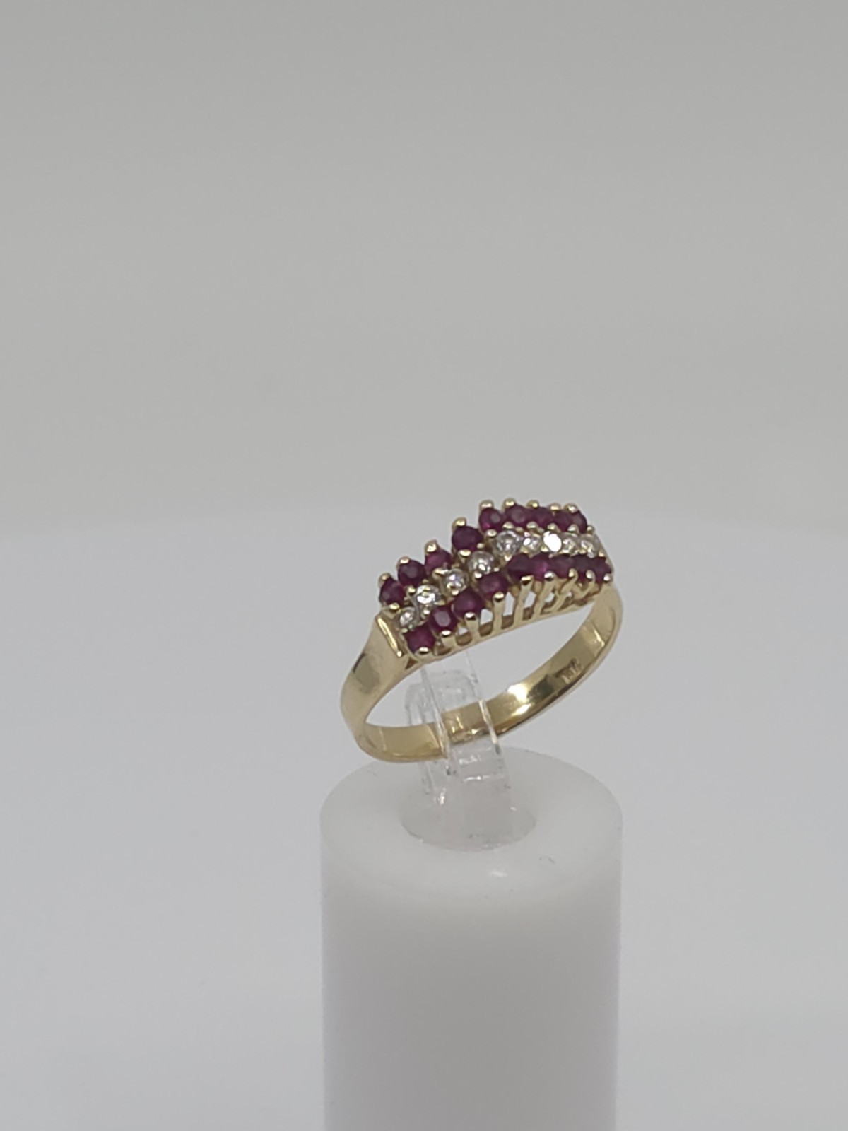 14K Yellow Gold Ruby & Diamond Ring Size 7 3.2g 18 Rubies 0.23 CTW Diamonds