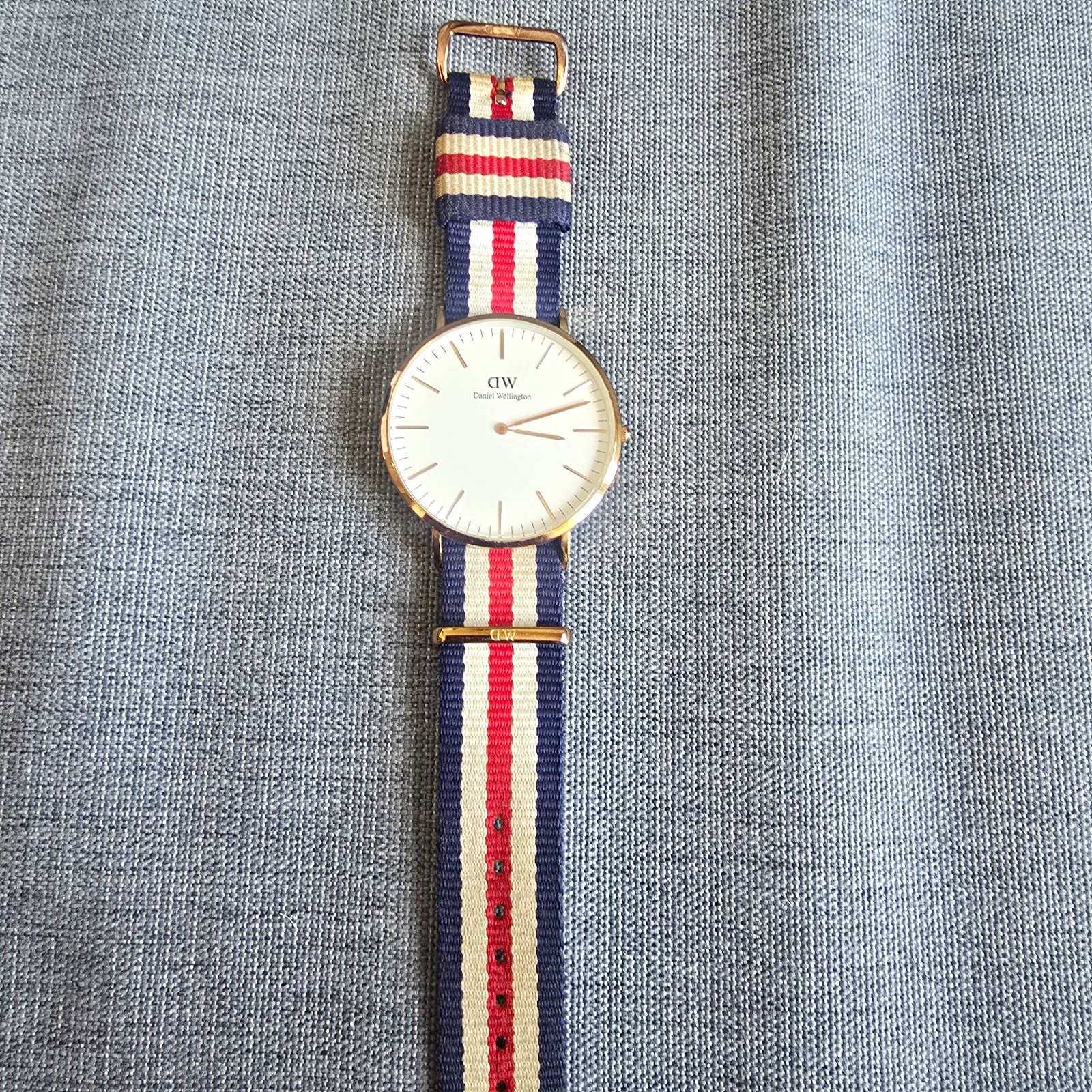Daniel Wellington Quartz Analog 40mm Rose Gold White Dial NATO Strap
