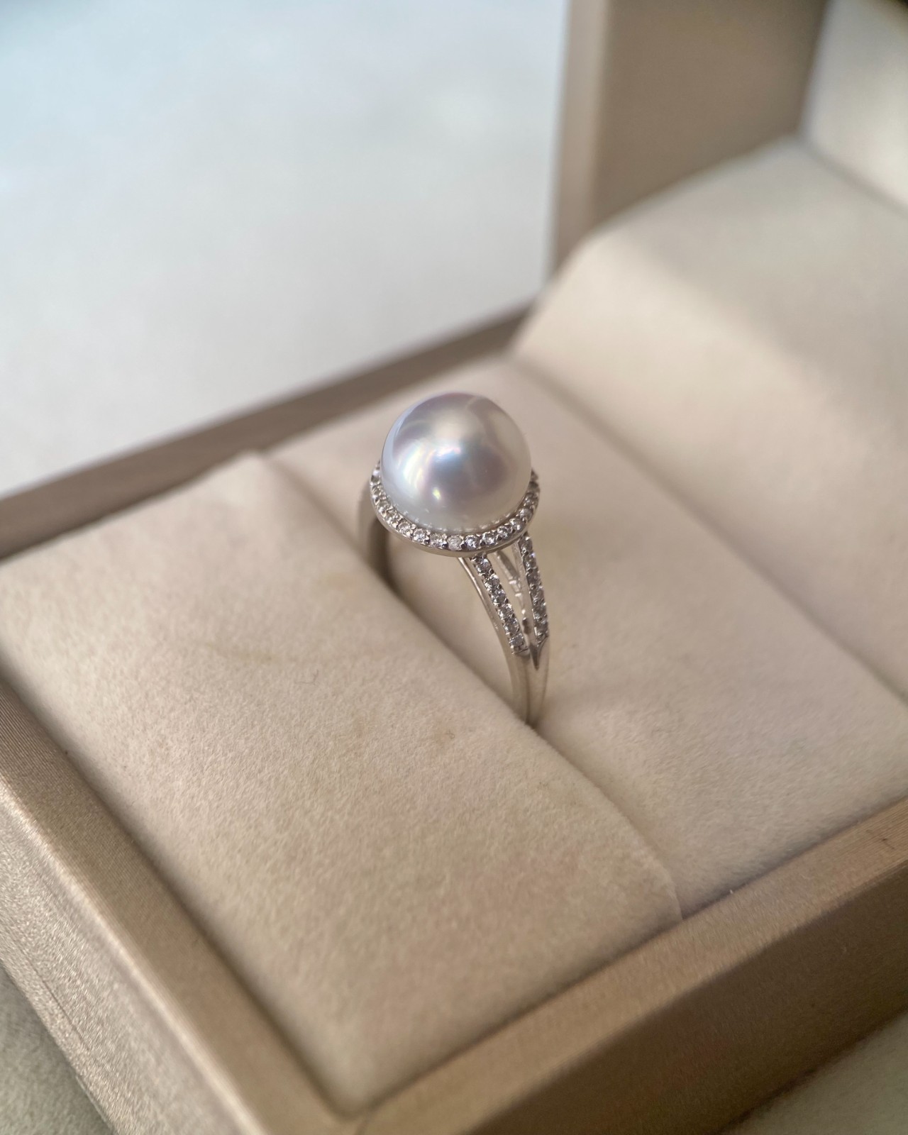 £960 Silver White Australian South Sea Pearl Ring 9.8mm Sparkling Halo S925