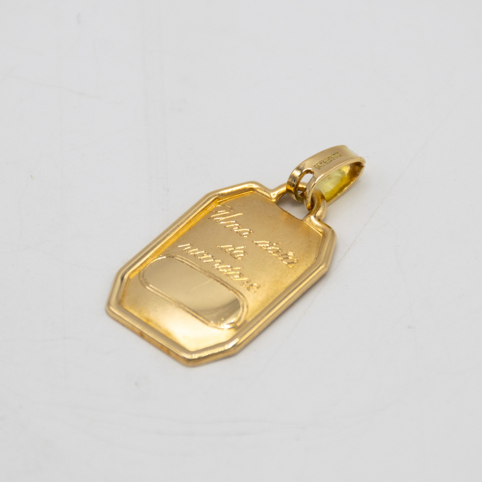 18kt Yellow Gold Pendant “A Date to Remember” E.28