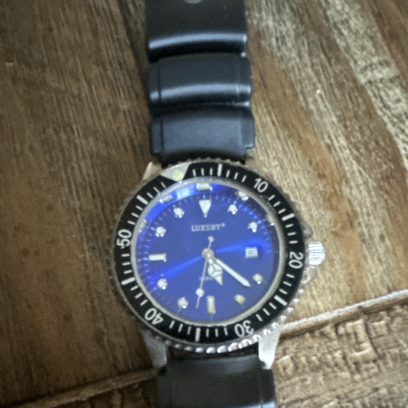 Luxury Diver Quartz Analog Watch Blue Dial Black Rubber Strap Date Bezel