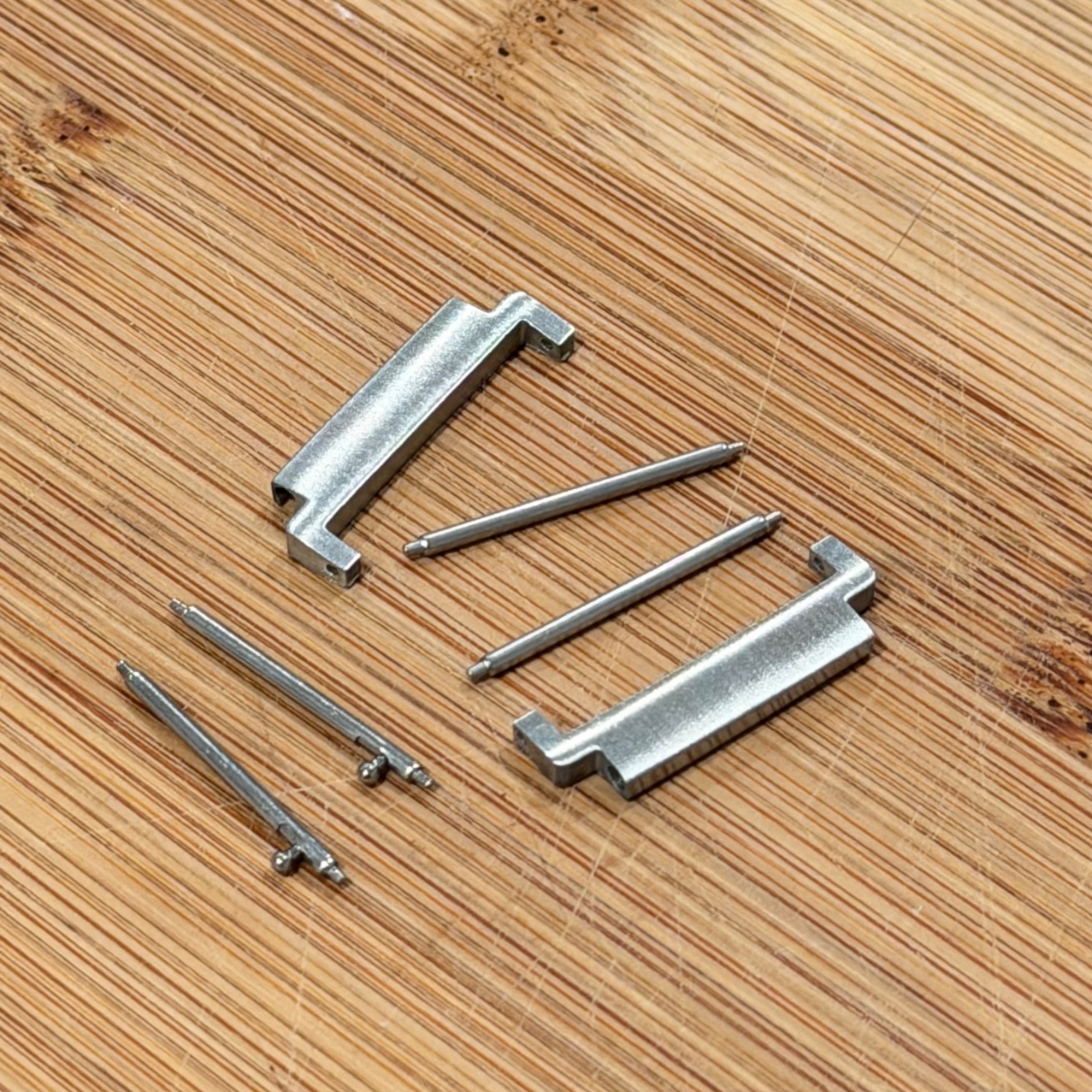 20mm to 22mm Convertors Watch Band Connectors Gold, Silver, Black Strap Adapters
