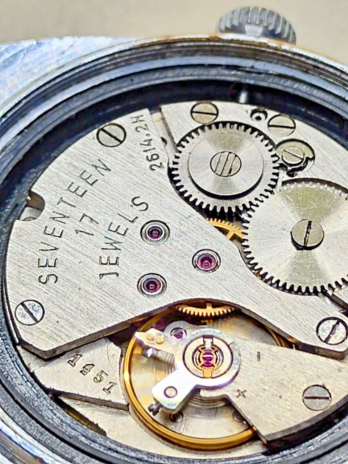 Poljot 2614.2H men’s mechanical wristwatch 17 stones white dial date indicator