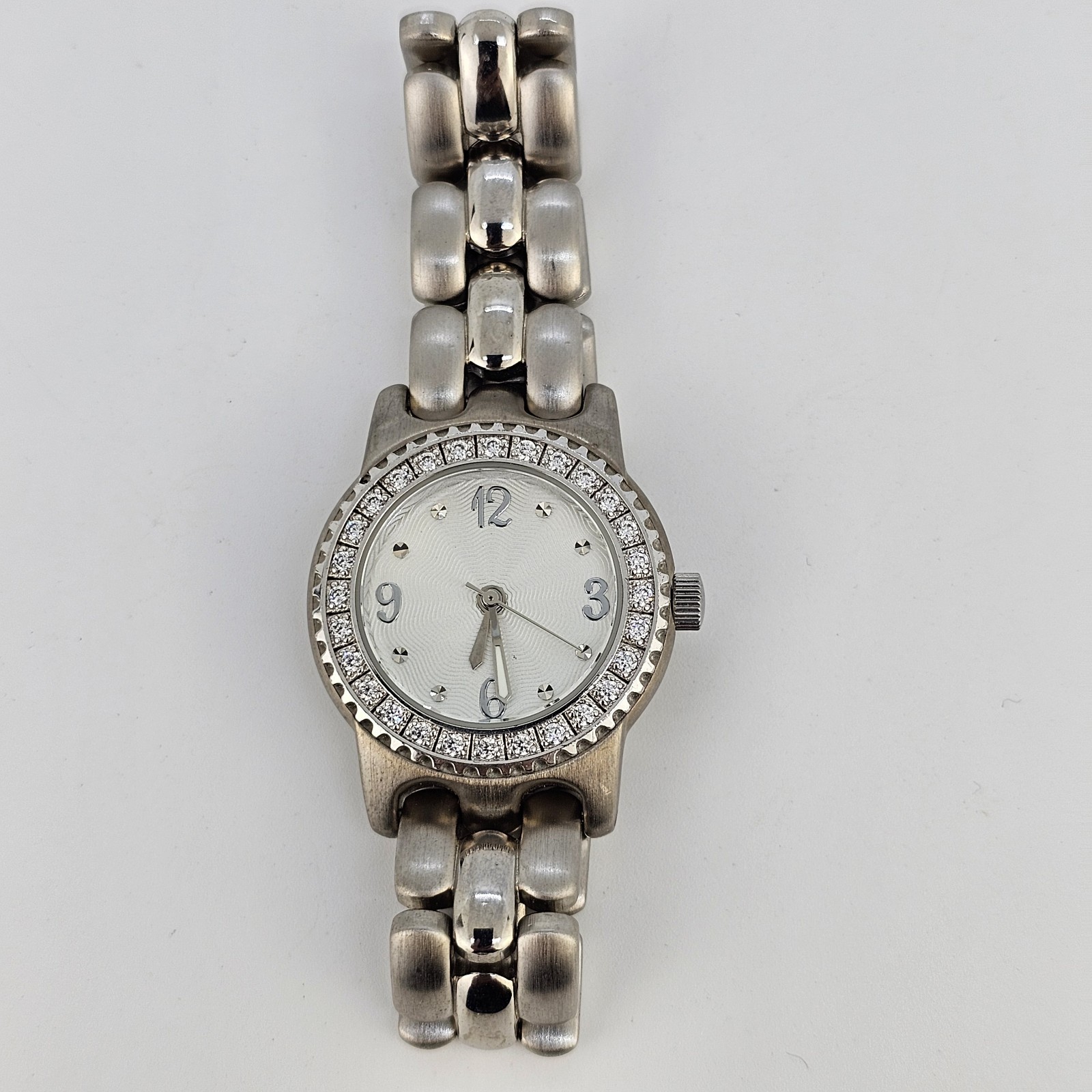 28MM Women’s Watch Gray Dial Gemmed Bezel Gray Bracelet Band 6″ New Battery