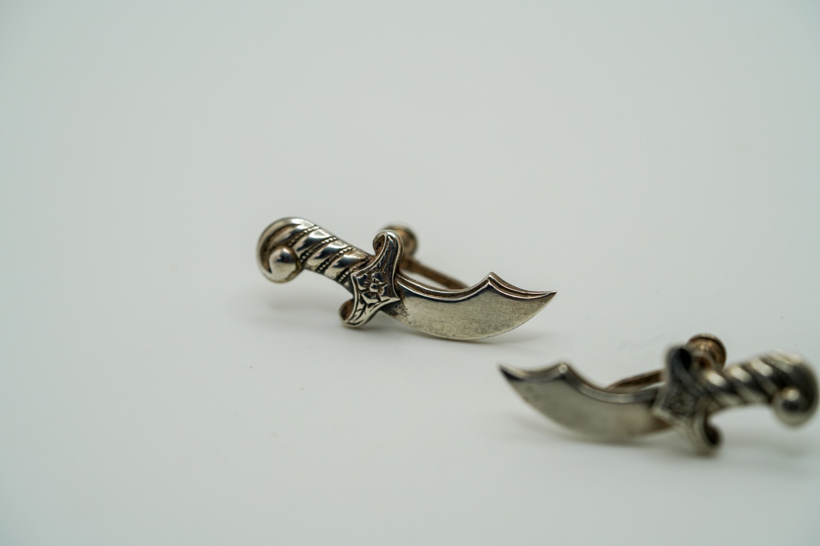 Antique Sterling Silver Dagger Sword Screw Back Earrings 3cm JB36