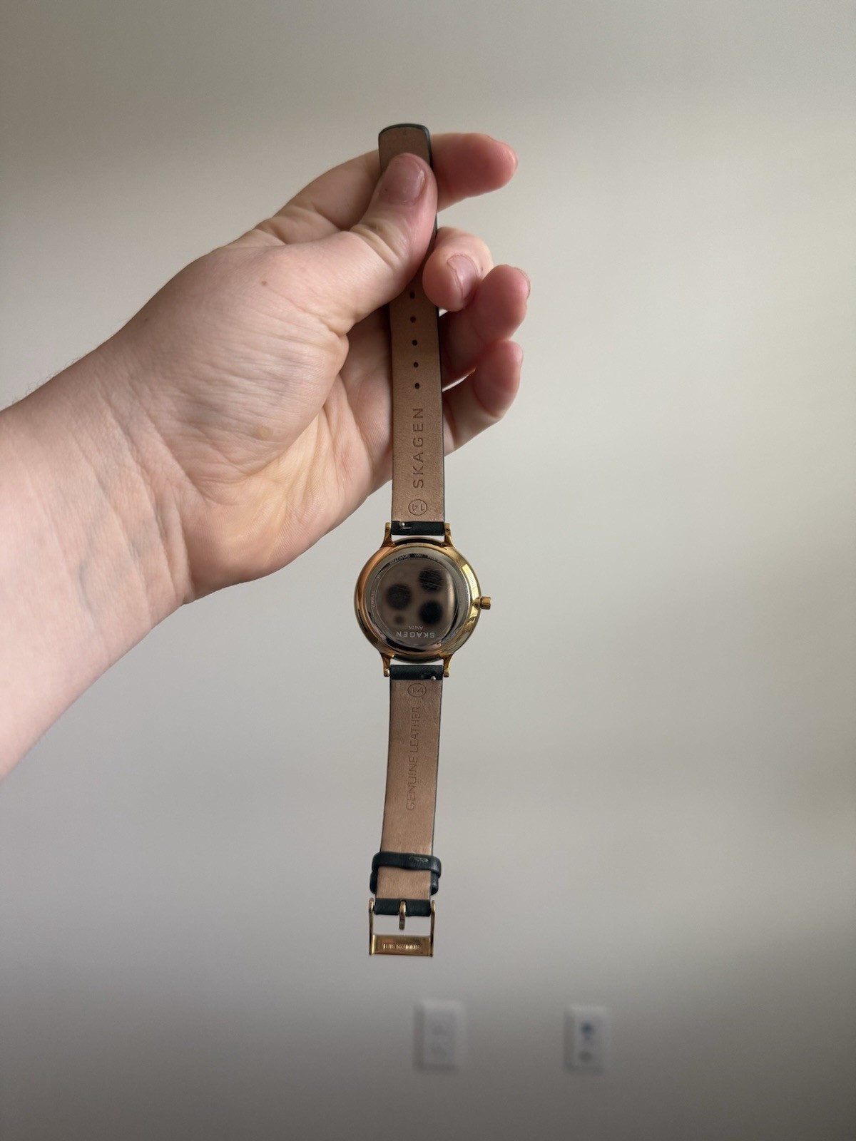 Skagen Quartz Analog Gold Tone 34mm Round Watch Black Leather Strap 30m