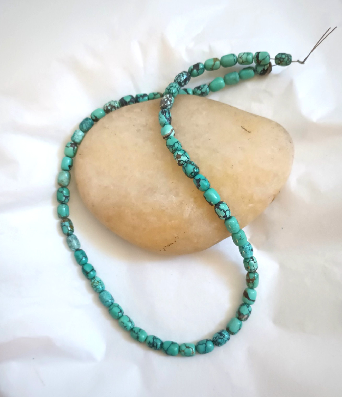 OLD STOCK HI-GRADE HUBEI TURQUOISE 5-6 x 7-8MM BARREL BEADS – 17.75″ – 2732E