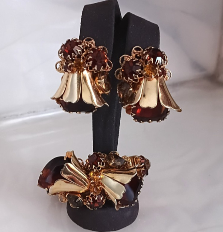 Vintg Carnegie, Caviness, Hobe Unsigned Rhinestone Clamper Bracelet Earrings Set