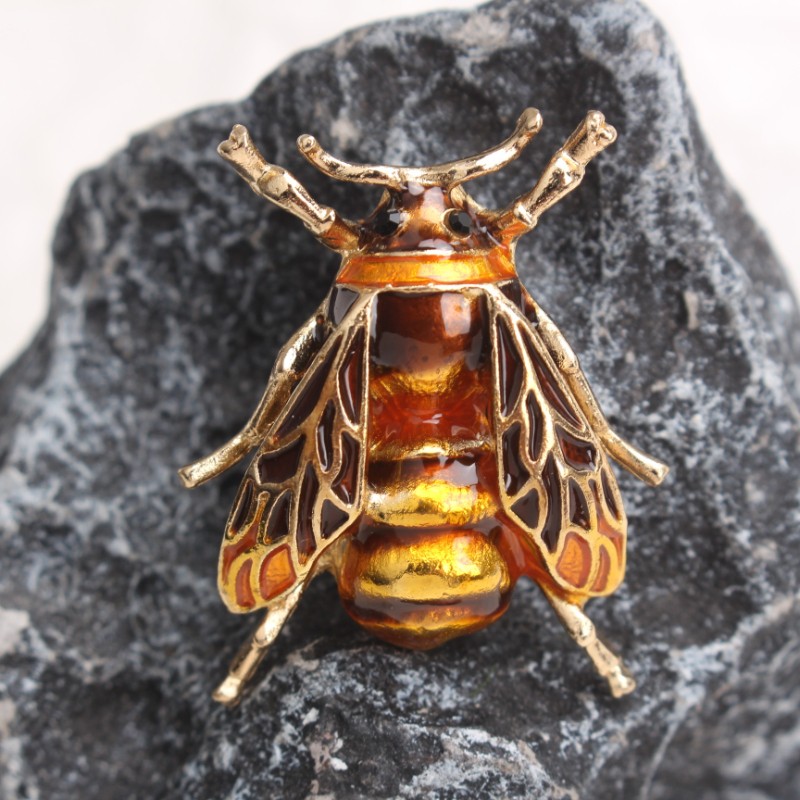 Vintage Bee Brooch: Unique Jewelry Accessory for Ladies, Perfect Gift