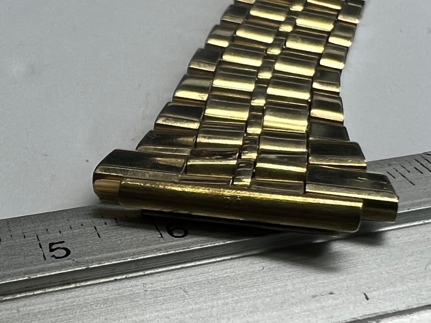 63 . omega 1163 endlink 20 mm 702 gold plated bracelet 15.5 cm