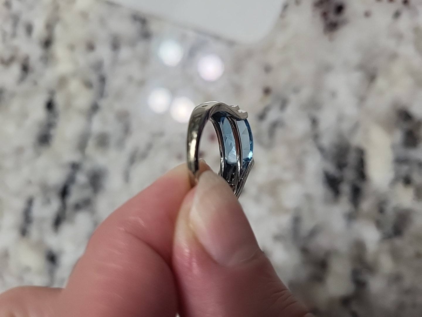 10k real White Gold Solitaire Swiss blue Topaz Ring Sz 7 unique tension mount