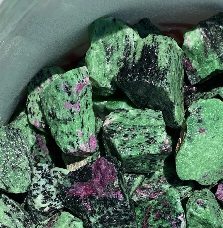 Rare Raw Ruby Zoisite Gem Pocket Stone Ruby Fluorescent under Black Light!