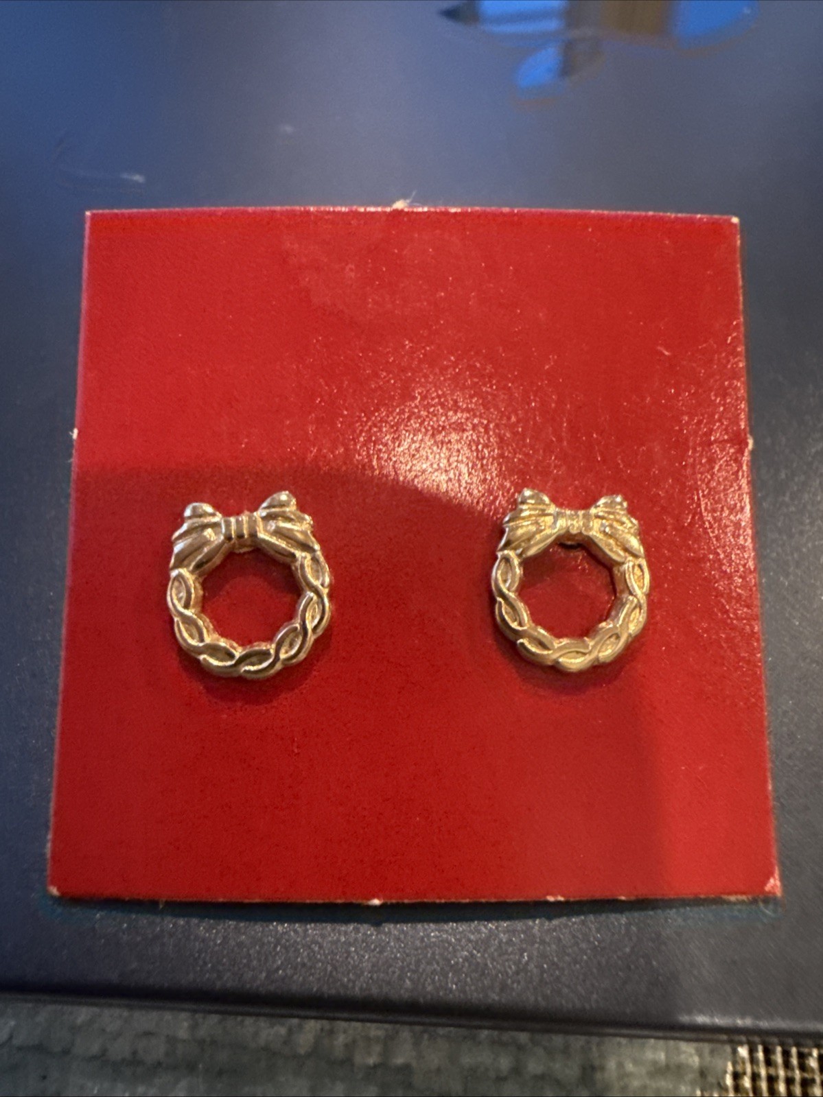 1982 Avon Wreath Earrings Pierced with Surgical Steel Posts NWOB 1/4 inch wide