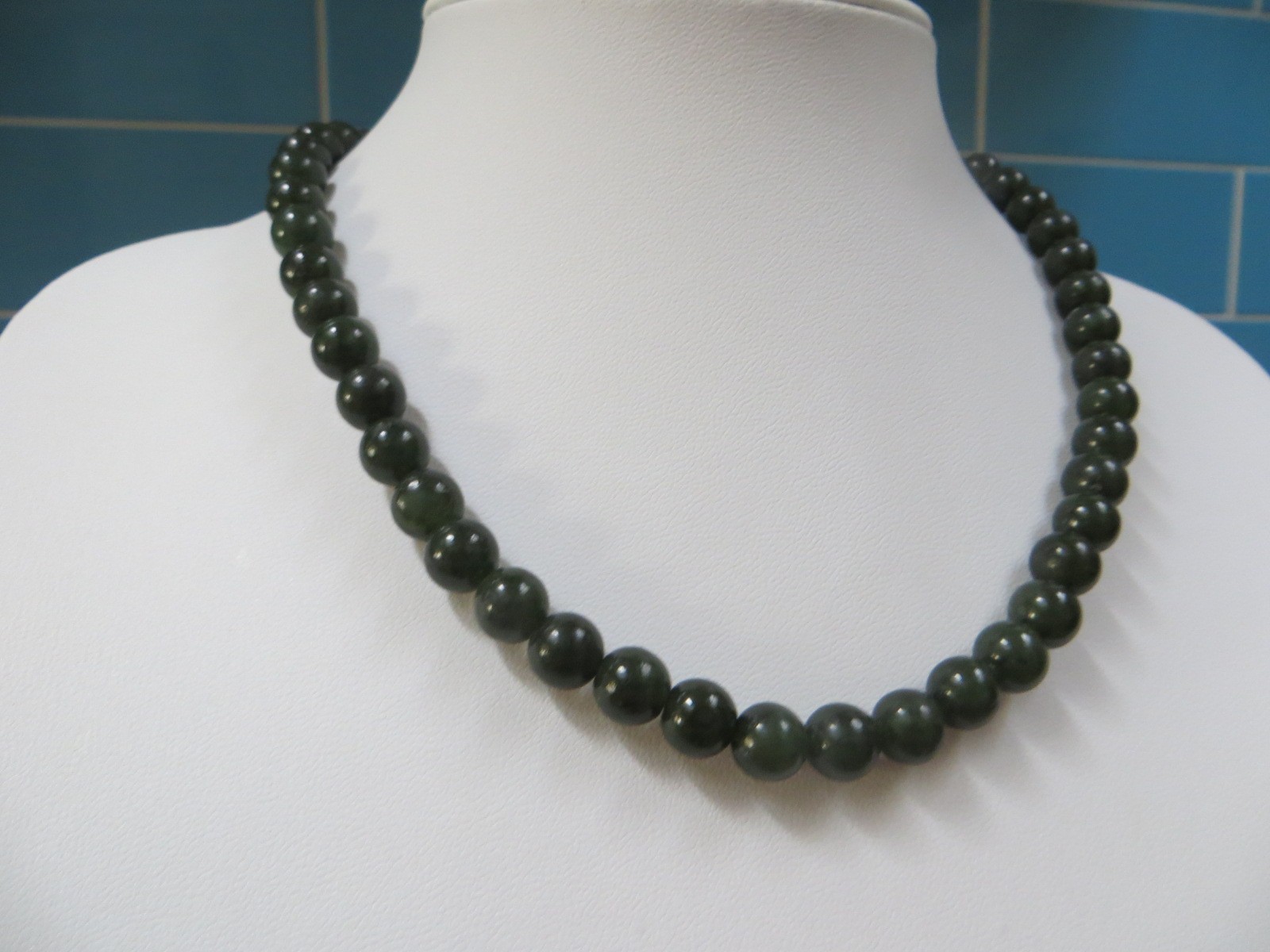 Jade Bead Choker Necklace Length 16.5 inches (42cm)