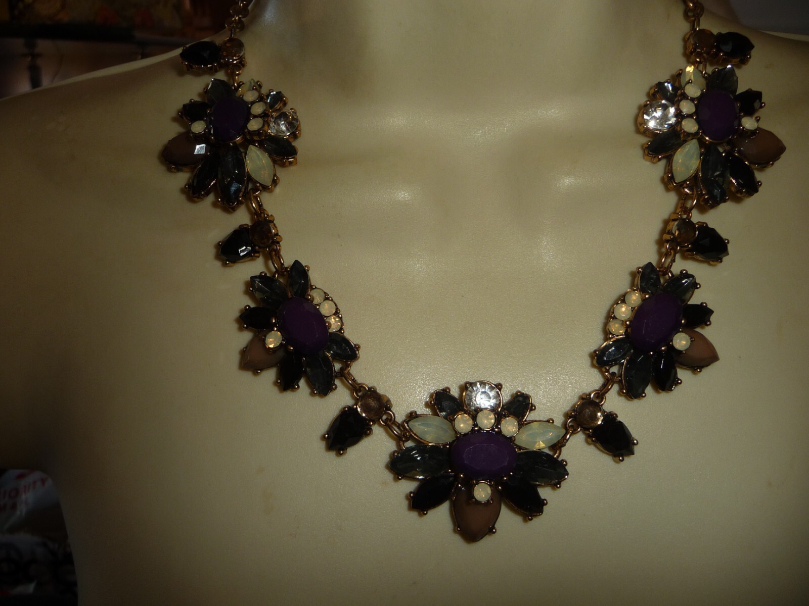 STATEMENT BLACK GRAY WHITE CLEAR STONES FLOWERS NECKLACE #204A