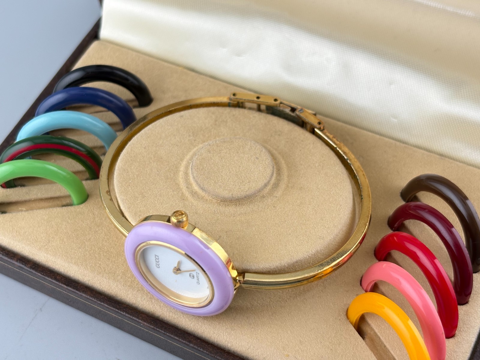 [Good] Gucci Change Bezel 1100-L Women Watch Gold White 11 Colors
