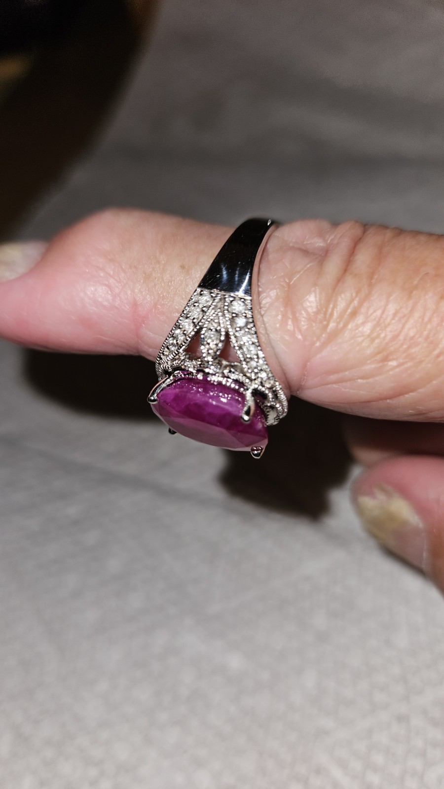 BEAUTIFUL COCKTAIL RING IN WHITE GOLD & DIAMONDS W/LAB CREATED RUBY