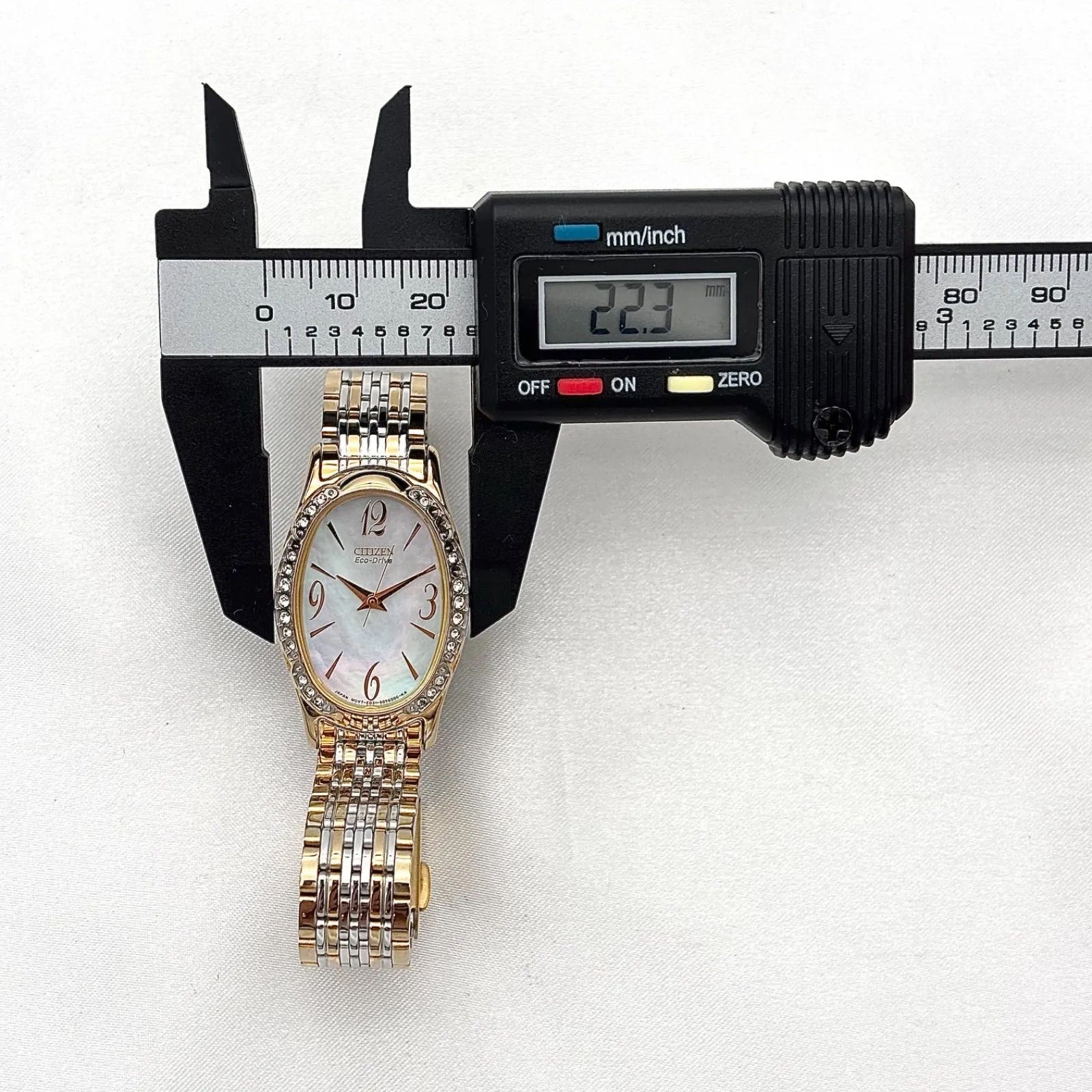 Working item Citizen ladies’ quartz eco drive E031 S033063 oval rhinestone bezel