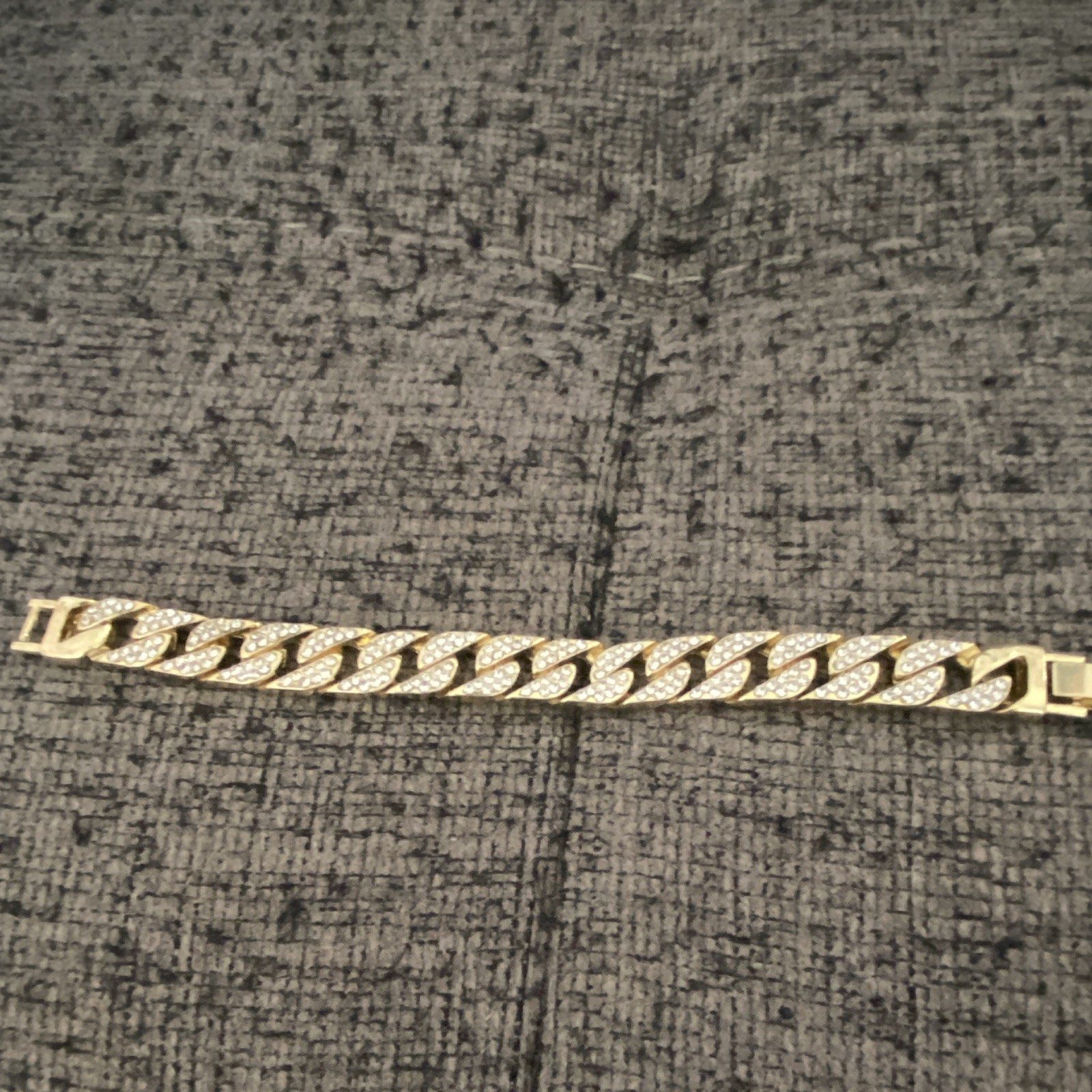 Gold Cuban Link Chain Bracelet with Clasp Closure
