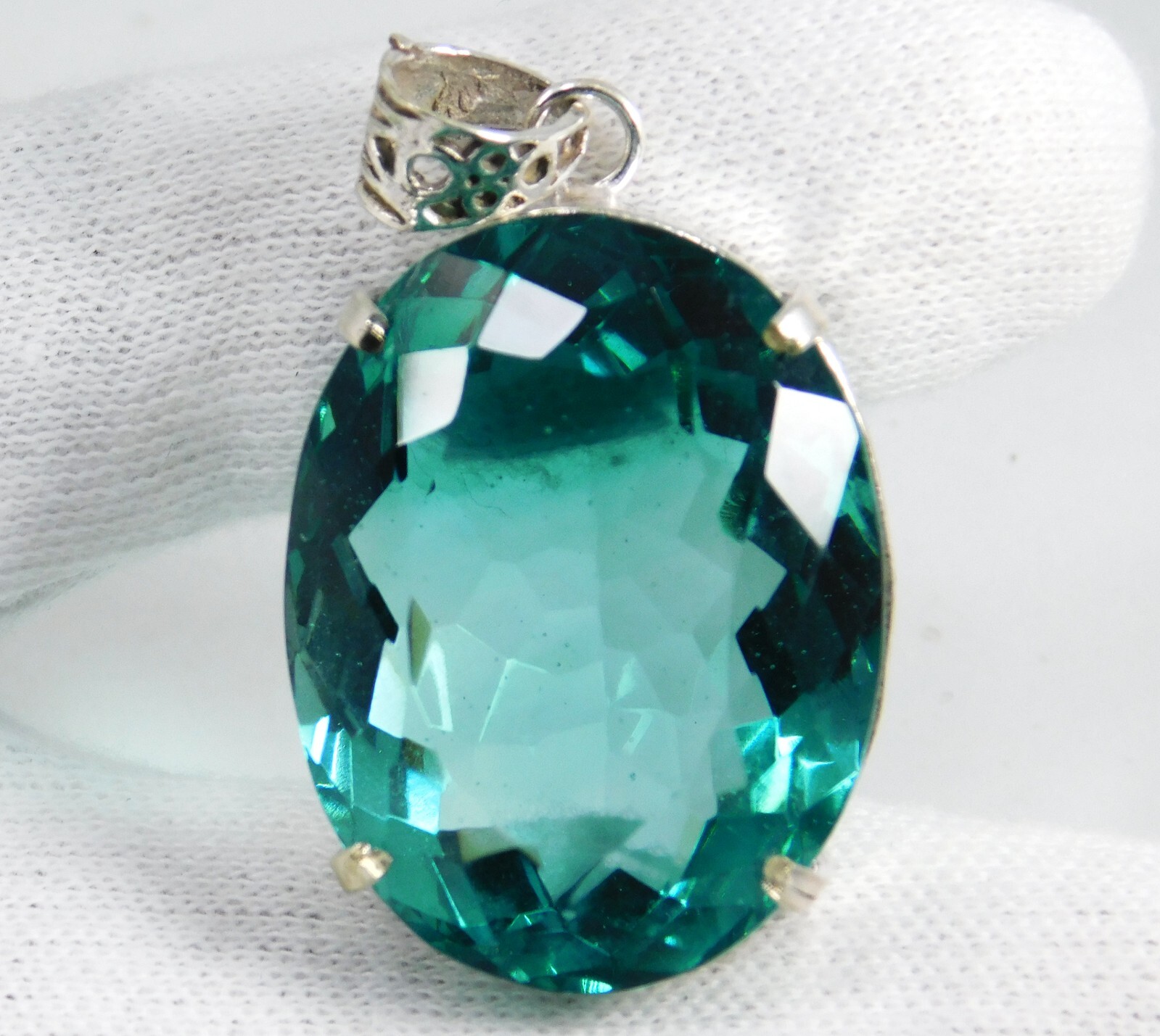 Certified, Natural 138.20 Ct Excellent Blue Aquamarine Pendant Oval Cut Gemstone
