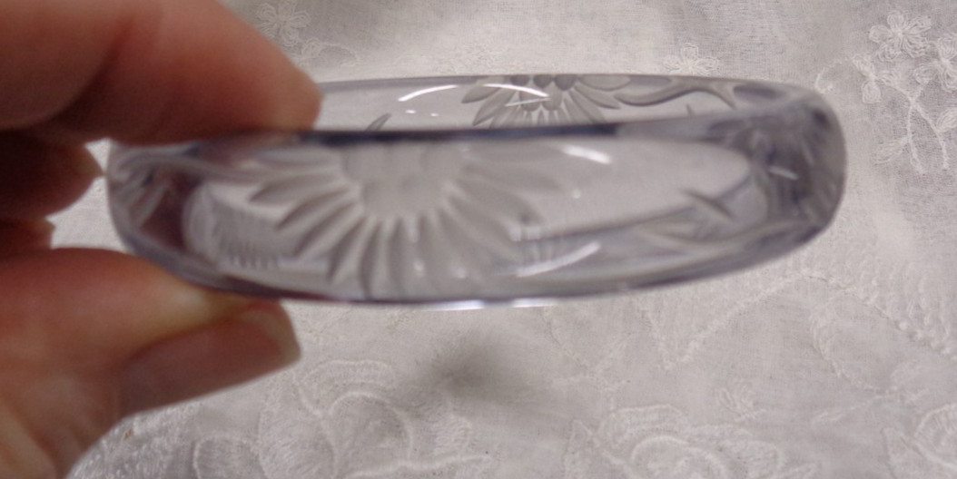 Vtg Estate Jewelry ~ CLEAR Plastic Resin CARVED Sunflower Design Bangle Bracelet