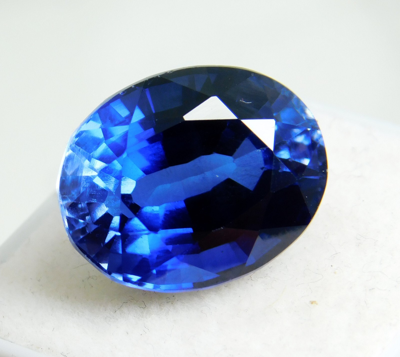 Natural Kashmiri Royal Blue Sapphire Certified Oval Cut 18.60 Ct Loose Gemstone