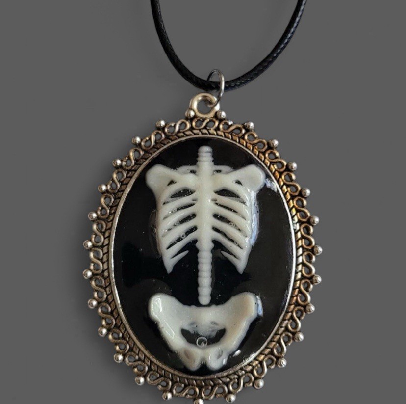 Skeleton Ribcage Cameo Necklace Goth Emo Halloween Retro (J146)