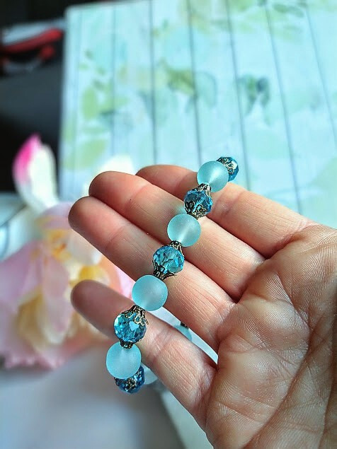 Handcrafted Sea Glass Bracelet, Ladies Stretch Bracelet, Beaded Chain Bangle