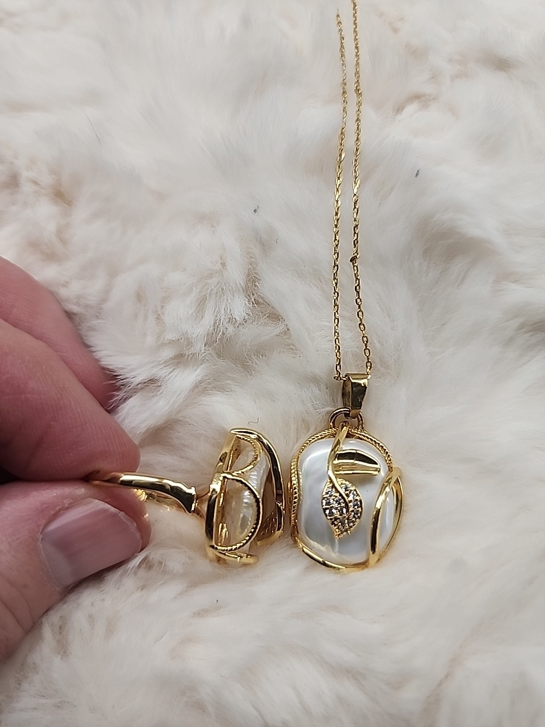 Philippines Fresh Water Peal Gold Tone Pendant Necklace With Matching Ring