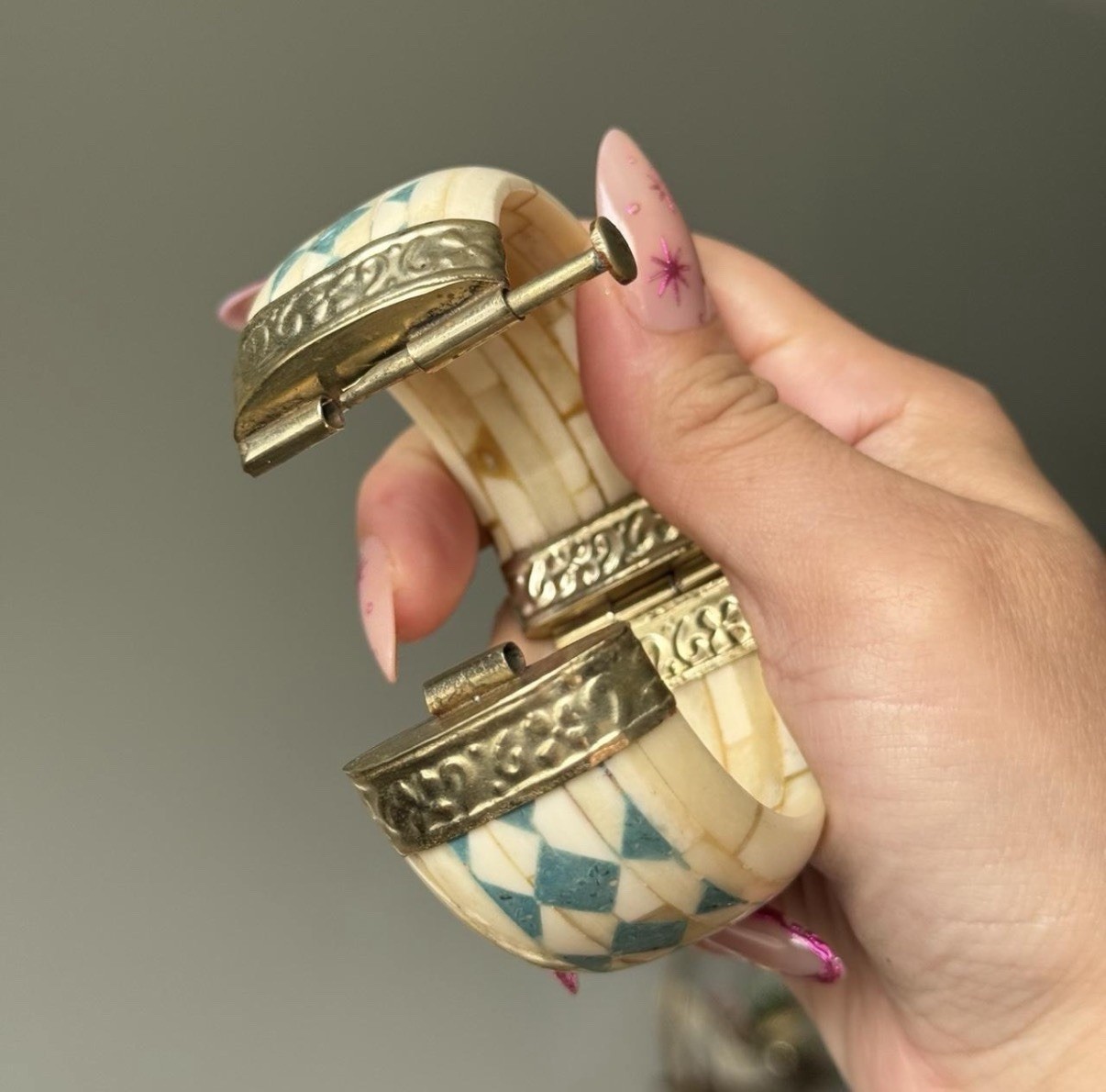 Vintage Geometric B o n e Inlay Hinged Bangle Bracelet – Rare Find