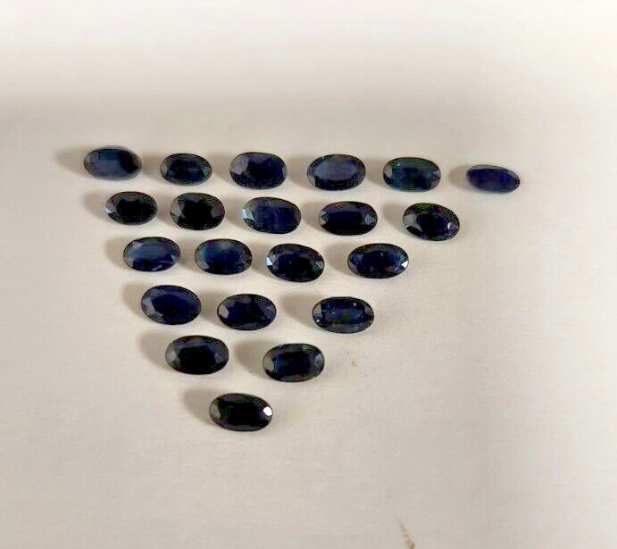 BLUE SAPPHIRES. 5X3MM OVAL SHAPED 21 pcs GENUINE SAPPHIRES. approx 7. cts t.w.