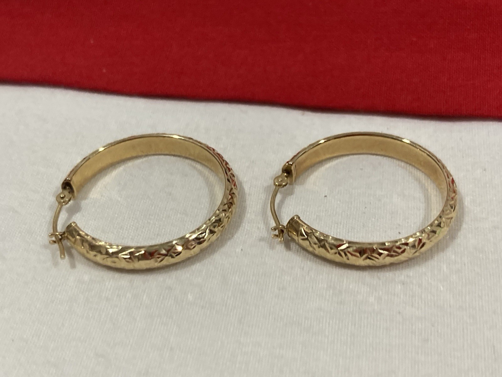 NEW EG EternaGold 14k Solid Yellow Gold Etched Round HOLLOW HOOP EARRINGS 1.96g
