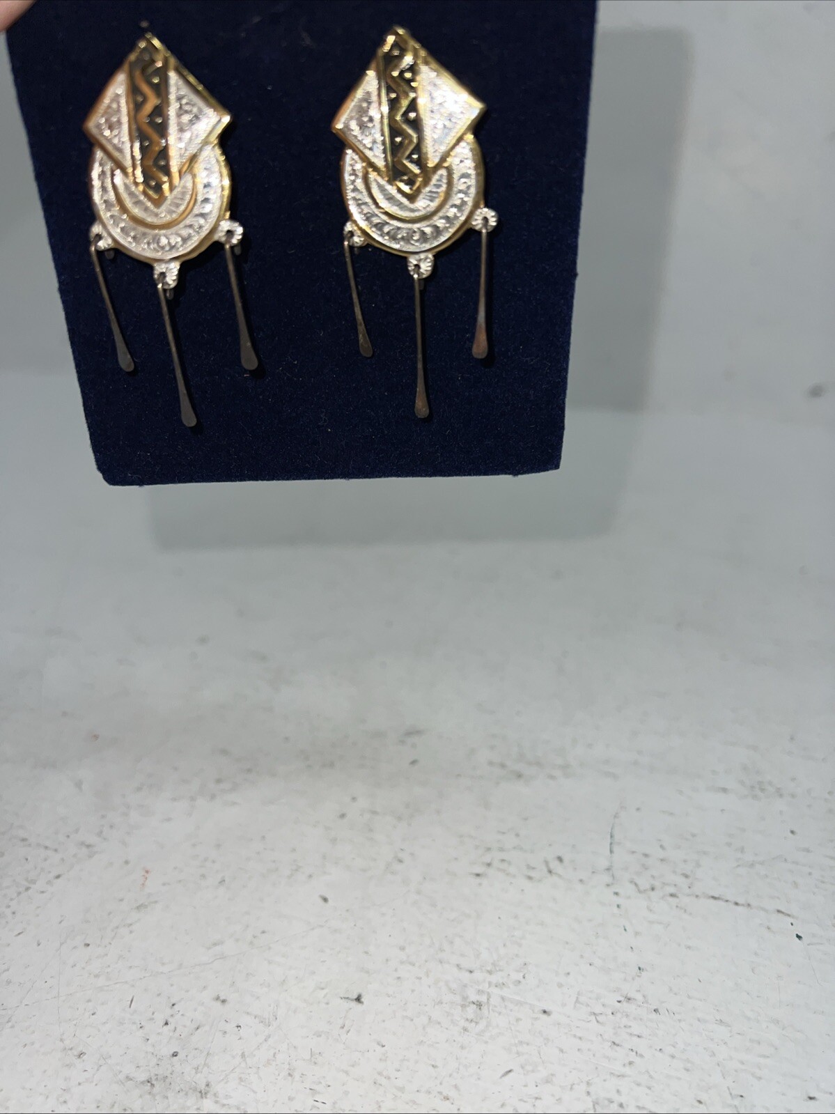 New Women’s Montana Silversmiths Aztec Black Silver Gold Dangle Earrings. F-24