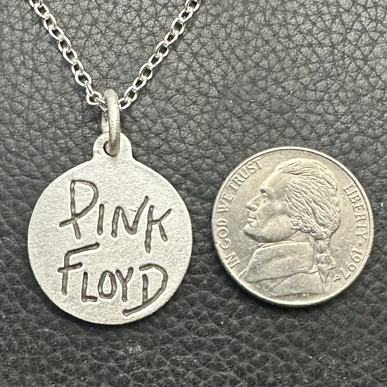 MJG STERLING SILVER PINK FLOYD PENDANT. + CHAIN. 23mm. 5.7 GR.