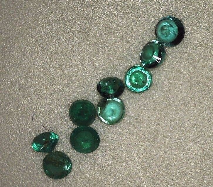 Emerald (1) Round 1.5-2mm Clean to the Eye, Excellent Gloss