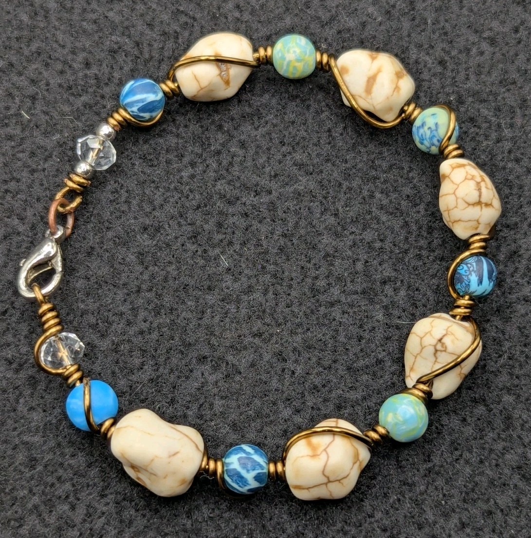 Women’s Stylish Mix White Blue Beaded Wire Wrapped Bracelet (16cm) S Wrist