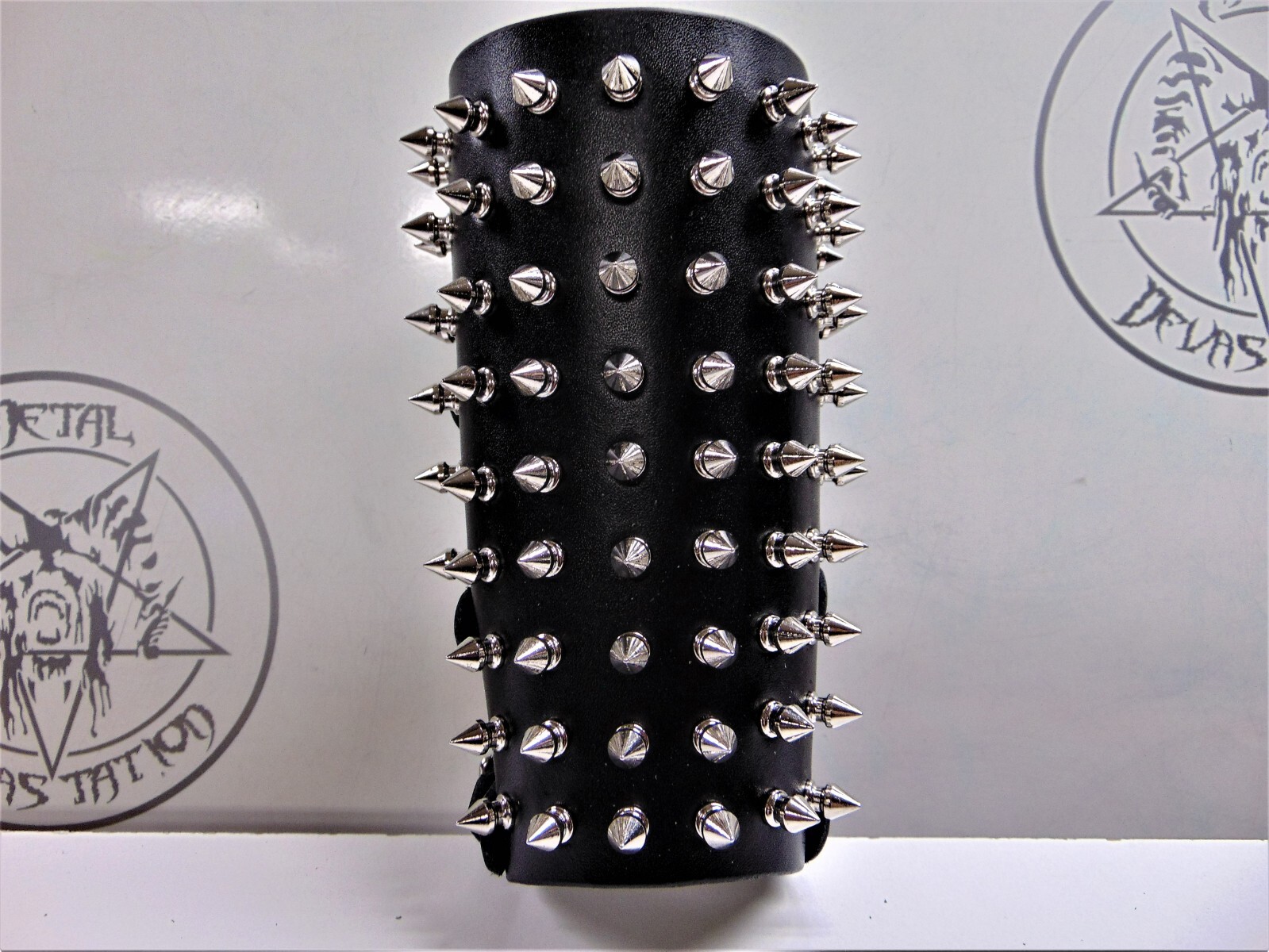 JUDAS ISCARIOT LEATHER SPIKED GAUNTLET BLACK METAL (MDLG0006)