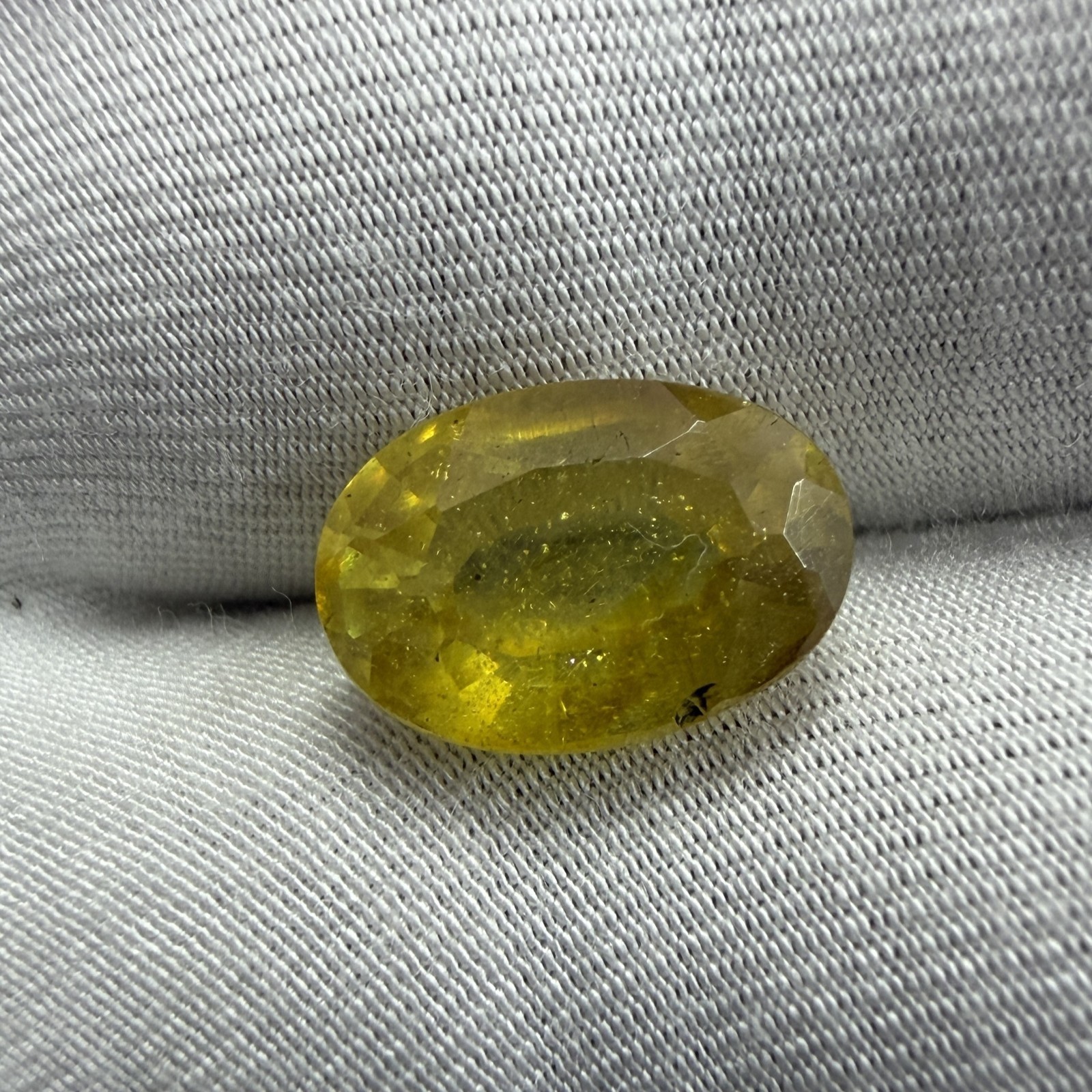 Natural Yellow Sapphire Oval Cut Loose Gemstone, Weight: 5.25 Carats