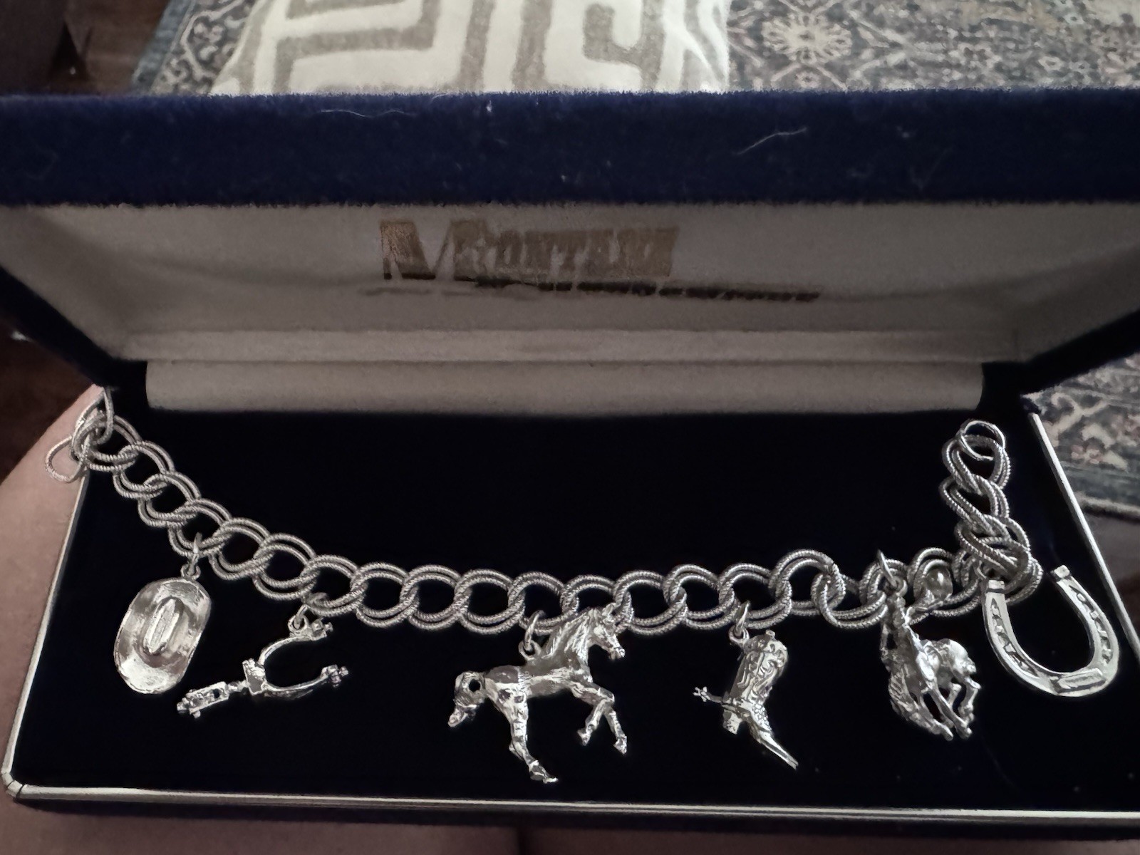 Montana Silversmiths Signed Silver Tone Western Horseshoe Dangle Charm Bracelet