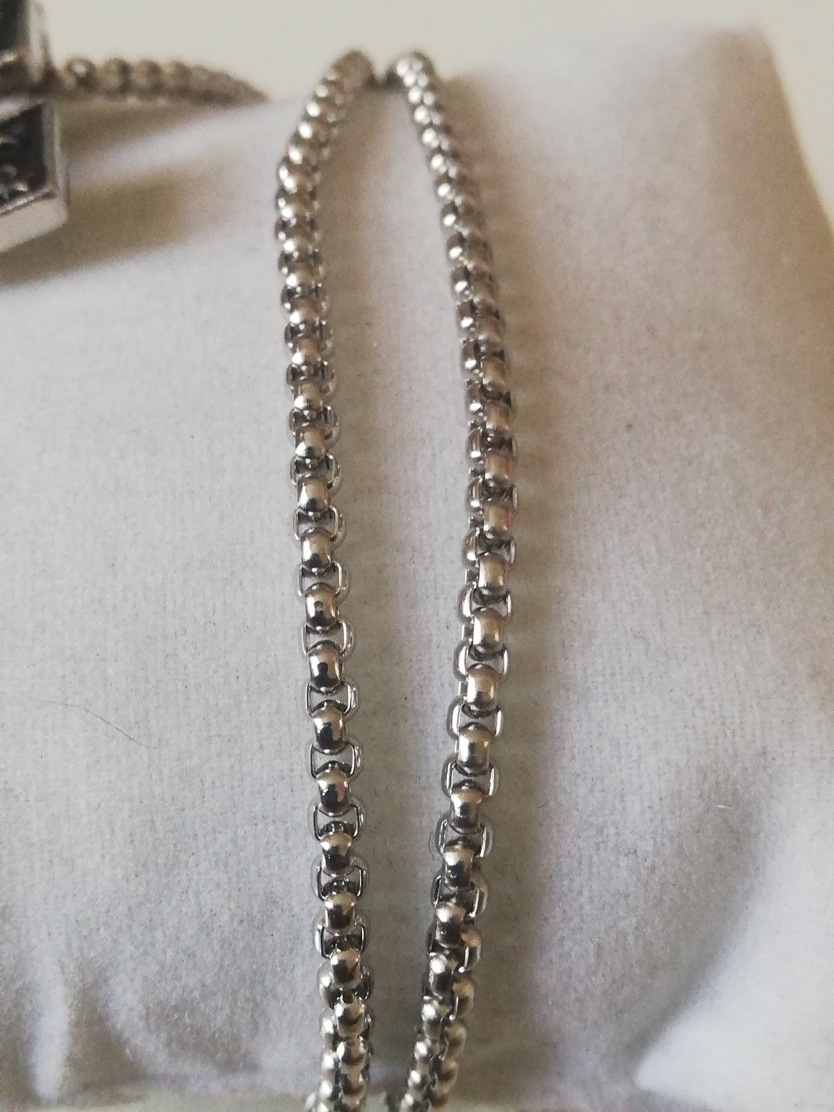 316L Stainless Steel Chain And Alloy Egyptian Pendant New.