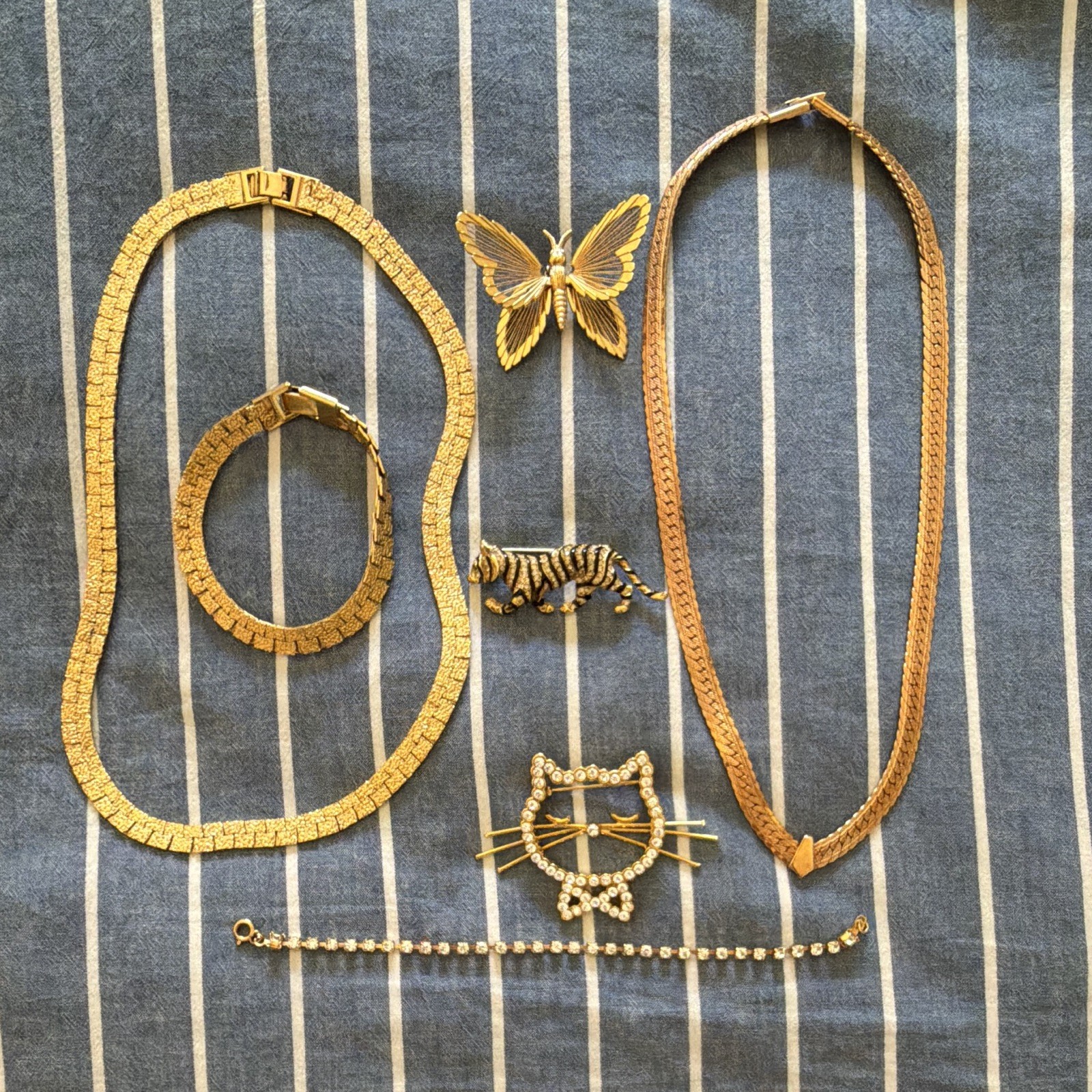 Gold Tone Costume Jewelry Mixed Lot 6pc Necklace Bracelet Brooch