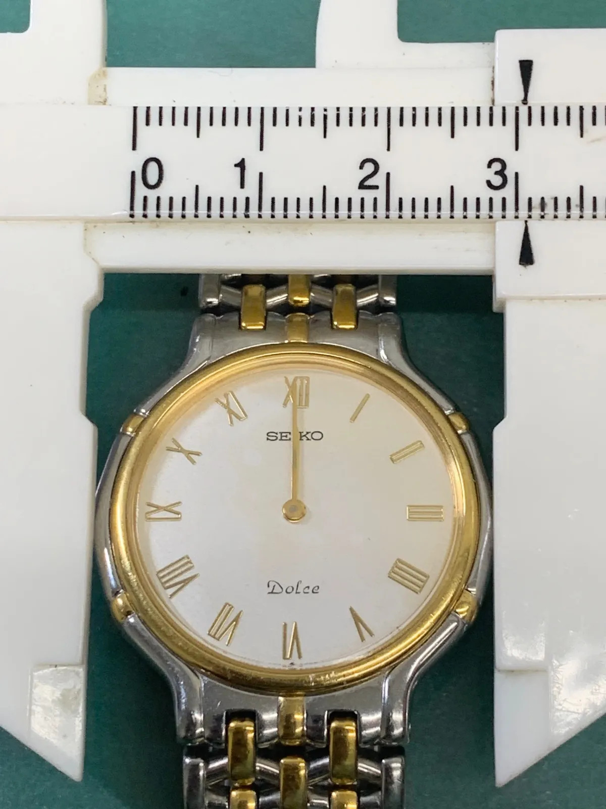 Seiko 5E30-6A00, crown broken.