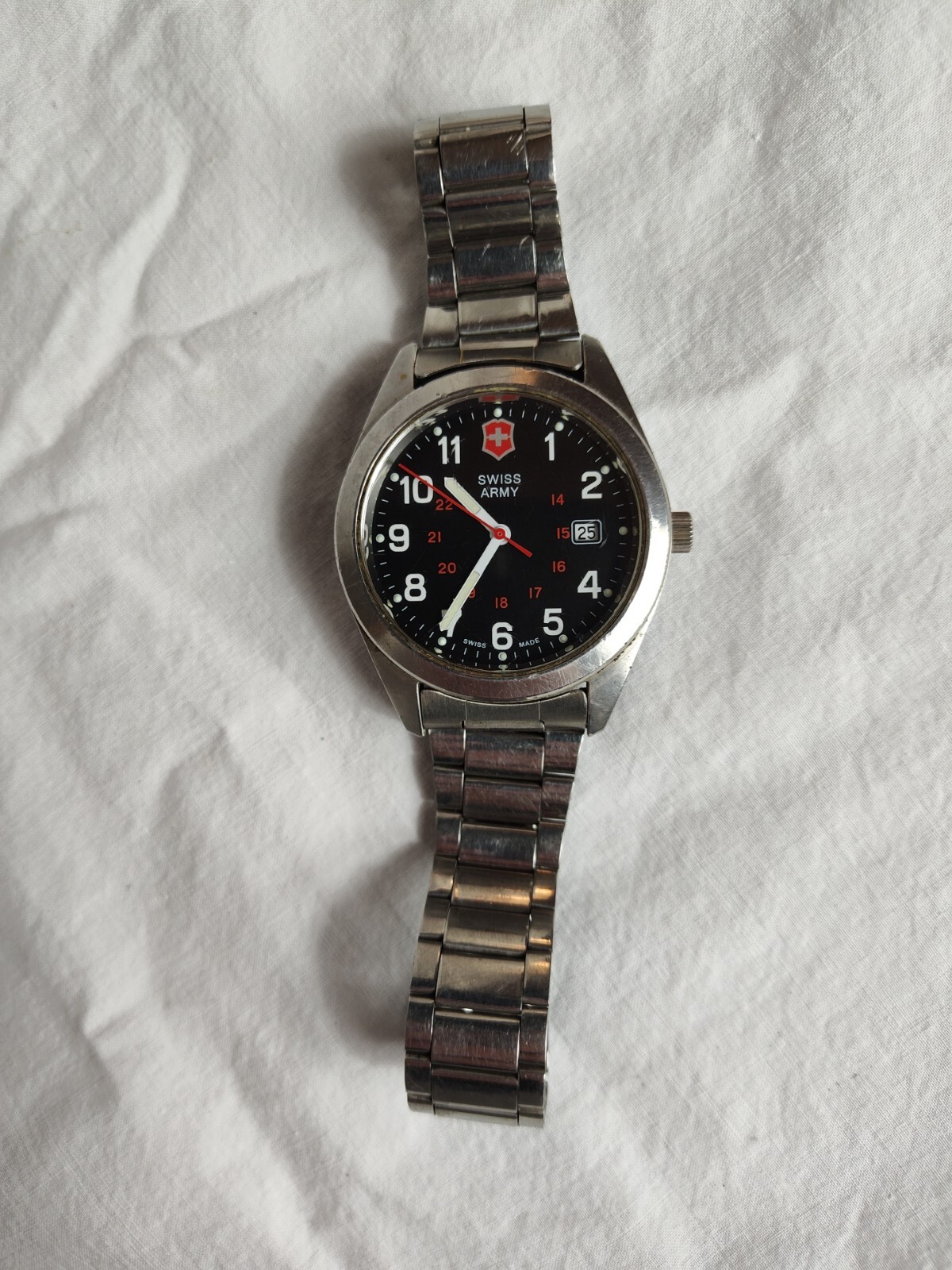 Victorinox Swiss Army Mens Garrison Black Dial Watch – orig band and NEW BATTERY