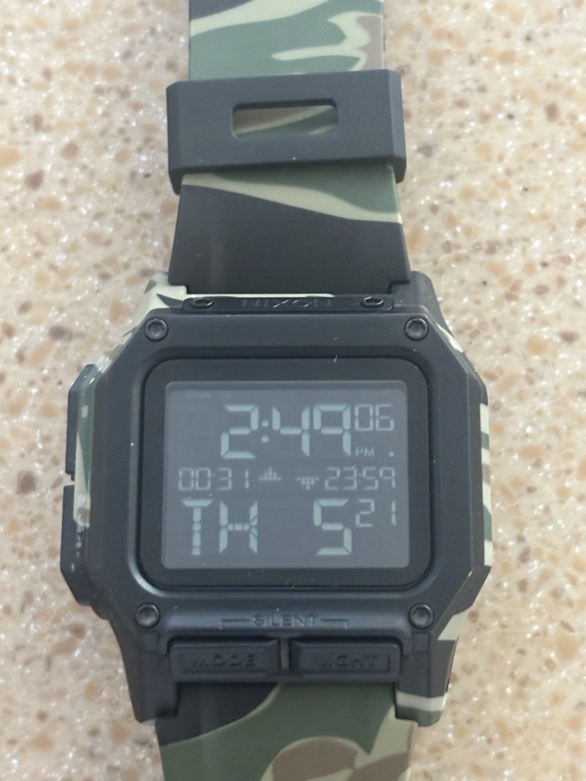 NIXON REGULUS Quartz Army Color Resin Excellent Digital Men’s from Japan