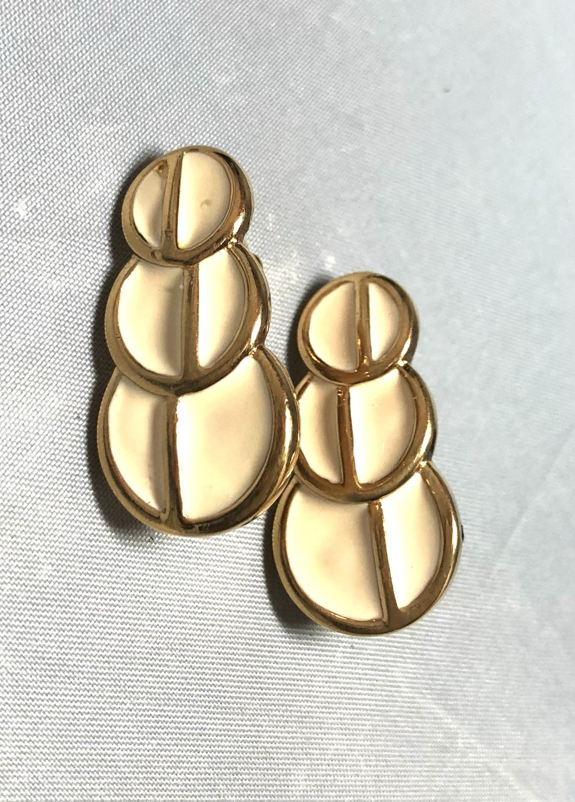 Lovely Vintage Cream Enamel Gold Tone Triple Circle Pierced Earrings 1.25 “