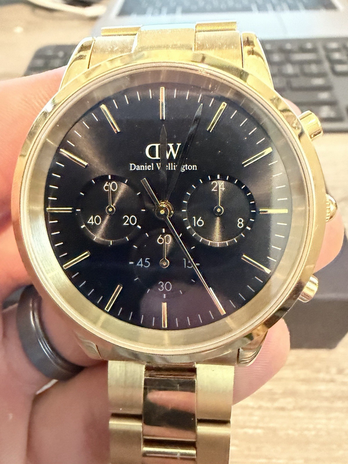 DANIEL WELLINGTON – Chronograph Link Onyx G – virtually BRAND NEW – MSRP $350