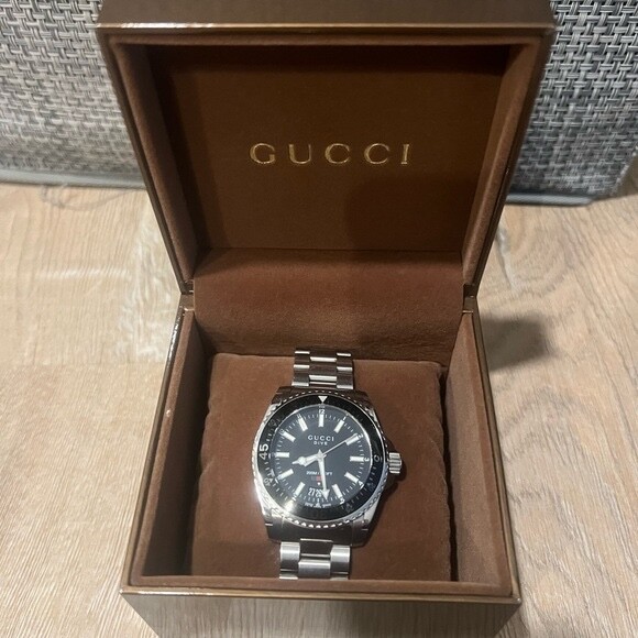 Gucci Dive 40mm Silver Stainless Steel Case with Silver Stainless Steel Band…
