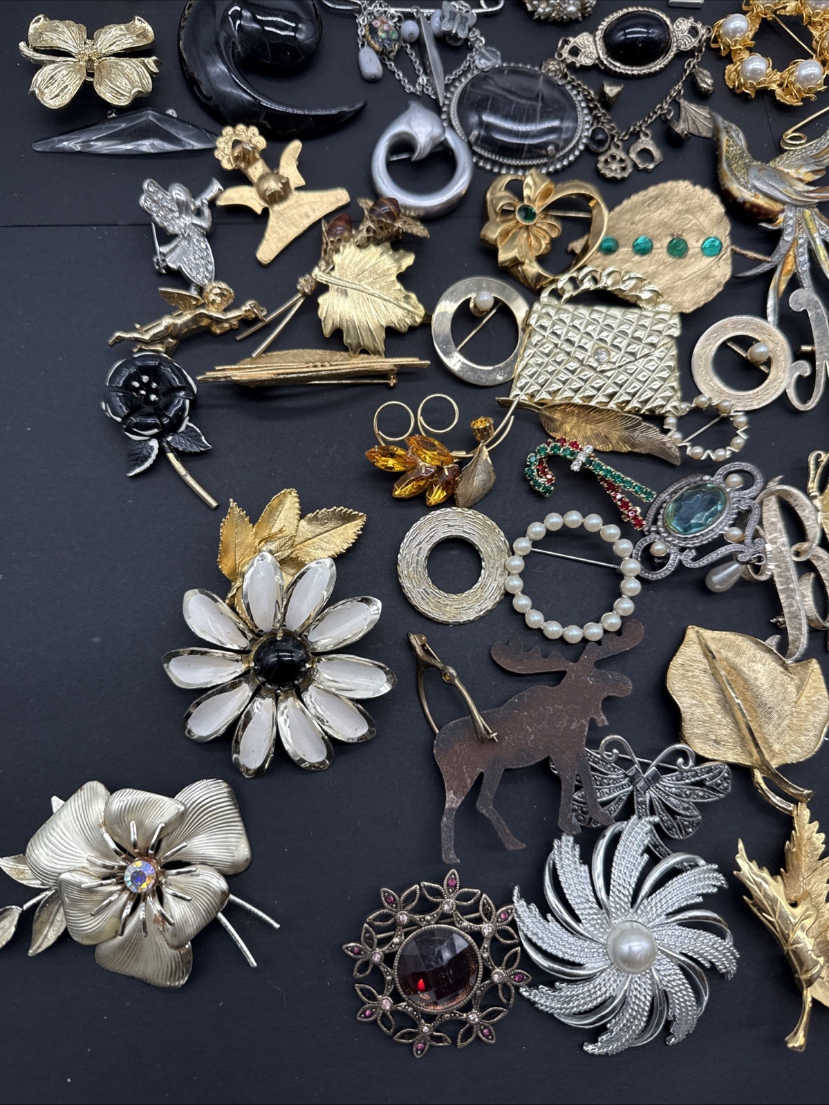 Lot Of 132 Brooches Pins – Many Signed – Silver Gold Tone Wholesale Resell J108b